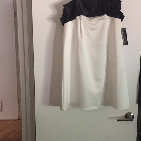 Dress - Picture 8 of 8